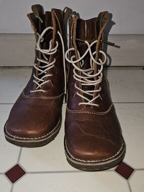 Women's Brown Leather Lace-Up Boots